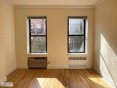Main picture of 323 E 83rd St