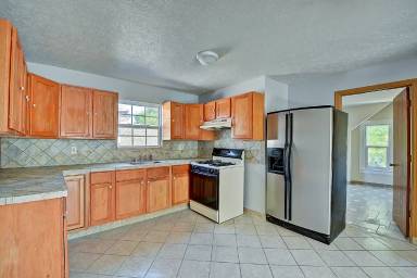 Main picture of 46 Jenny Ln