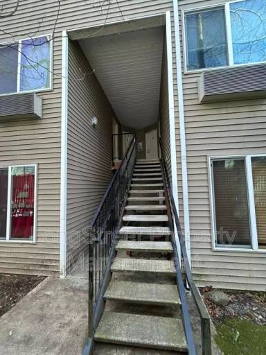 Main picture of 3317 SE 122nd Ave