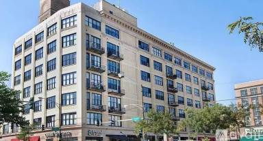 Main picture of 1601 W School St