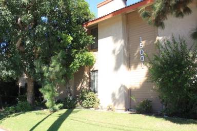 Main picture of 15001 Vanowen St