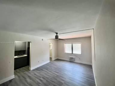 Main picture of 218 Santillane Ave