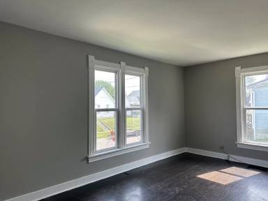 Main picture of 909 E Garden St