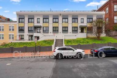 Main picture of 2424 17th St NW