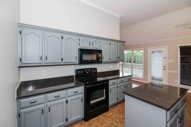 Main picture of 55 Lakewood Cv