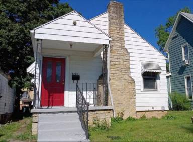 Main picture of 1711 S Elm St