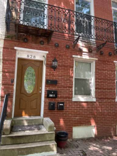 Main picture of 828 Hollins St