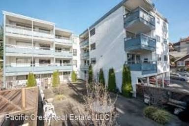 Main picture of 909 6th Ave N