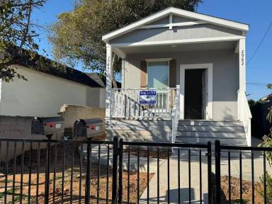 Main picture of 2982 Clay Ave