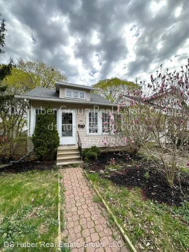 Main picture of 302 N Hayford Ave