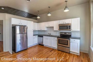 Main picture of 215 Nash St E