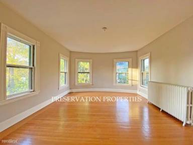 Main picture of 107 Park St