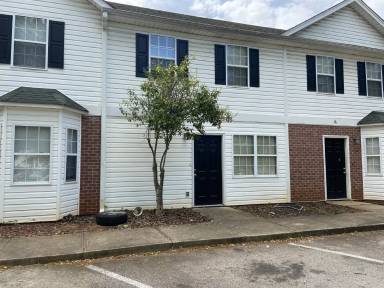Main picture of 225 E Wilson St