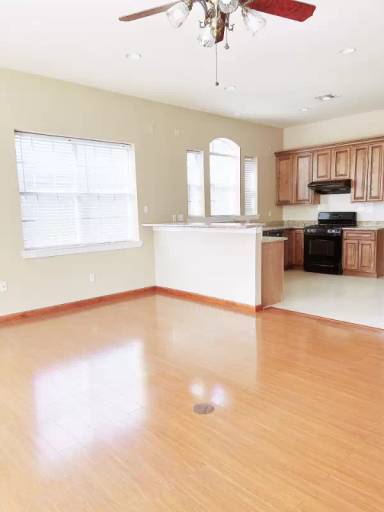 Main picture of 334 W Robert E Lee Blvd