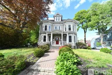 Main picture of 11 Sparhawk St
