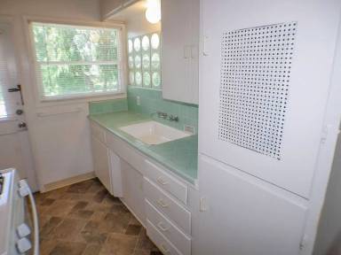 Main picture of 801 Loring St