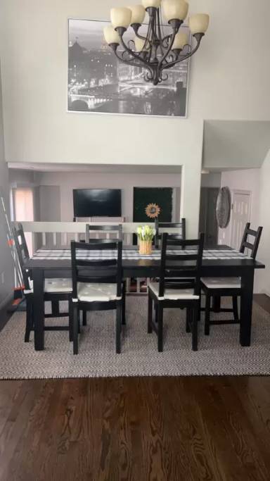 Main picture of 1348 S Akron Way