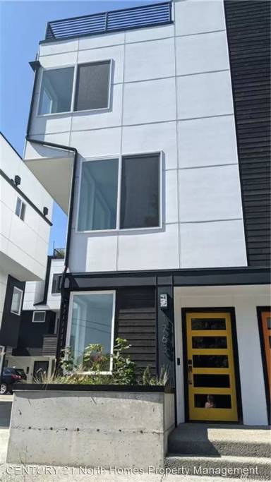 Main picture of 1763 16th Ave S