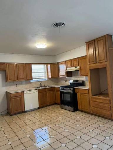 Main picture of 556 Blueberry Blvd