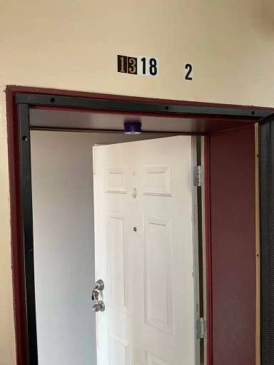 Main picture of 1316 W 81st St