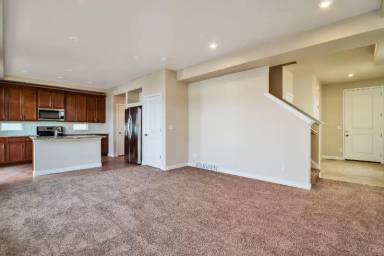 Main picture of 2626 N Heston Park