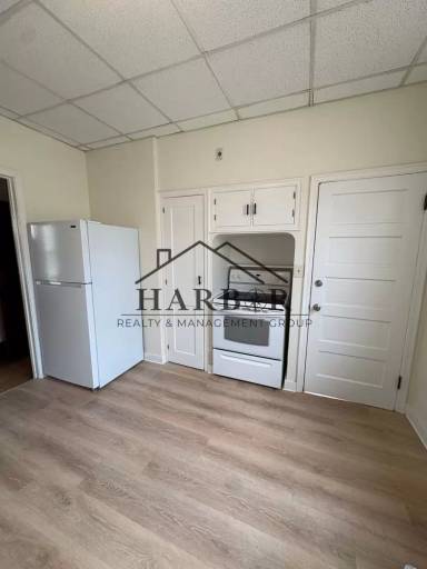 Main picture of 711 1st Dr NW