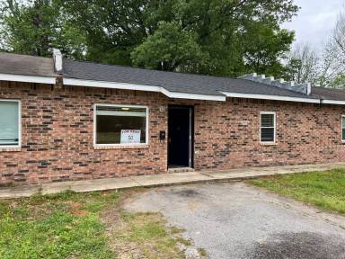 Main picture of 217 Tucker Inn