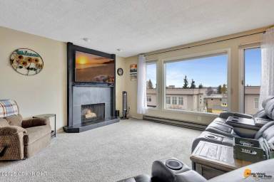 Main picture of 1300 W 7th Ave