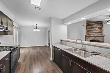 Main picture of 1325 W Lela St