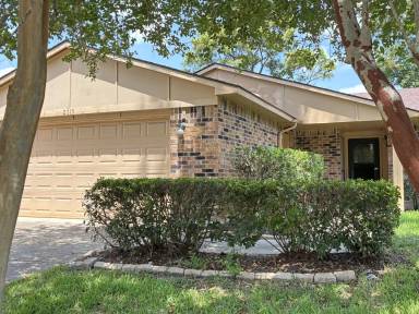 Main picture of 2715 Kingfisher Dr