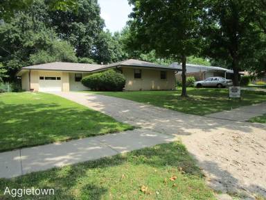 Main picture of 1828 Browning Ave