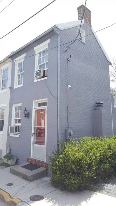 Main picture of 16 W 6th St