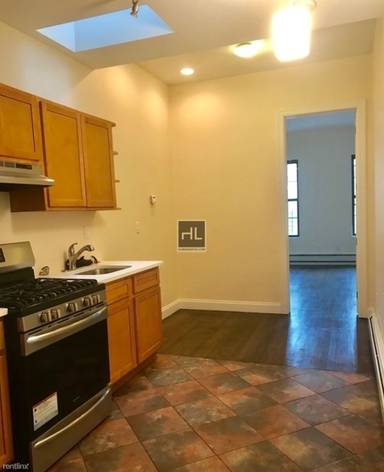 Main picture of 1363 Greene Ave