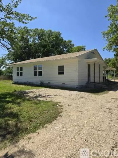 Main picture of 811 E Navarro Ave
