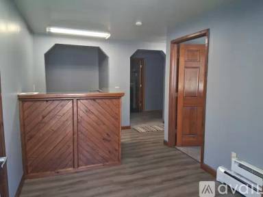 Main picture of 464 Main St
