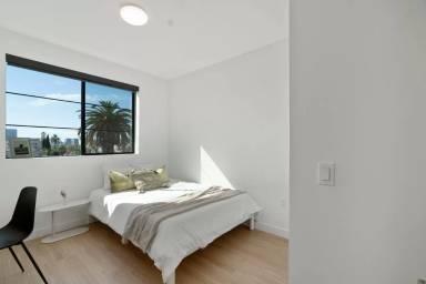 Main picture of 426 N Alexandria Ave