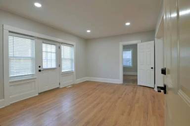 Main picture of 1141 S 30th Ave