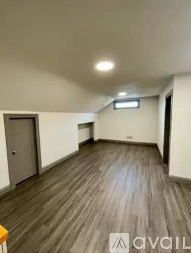 Main picture of 4445 East Pike