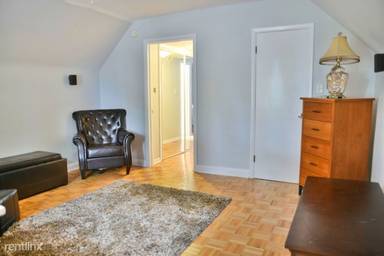 Main picture of 2215 W Wellington Ave