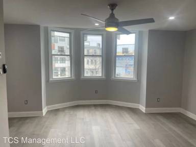 Main picture of 910 S 3rd St