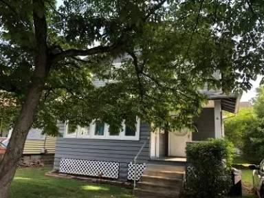 Main picture of 804 Red Oak St