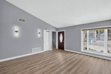 Main picture of 2372 Apple Tree Dr