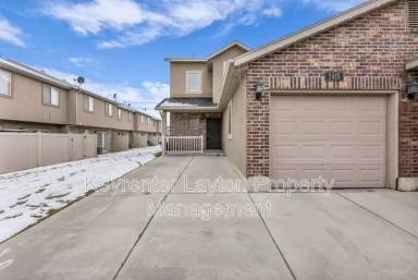 Main picture of 2415 Wellington Ave