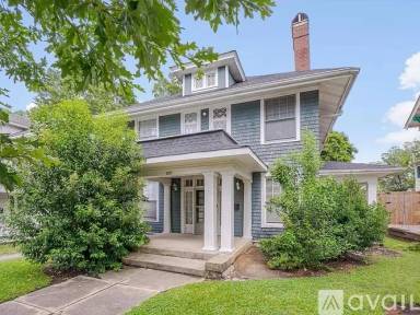 Main picture of 108 N Buchanan Blvd
