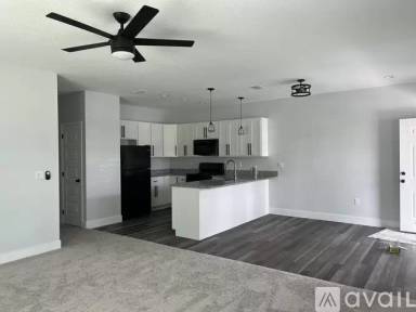 Main picture of 440 NW Lake City Ave