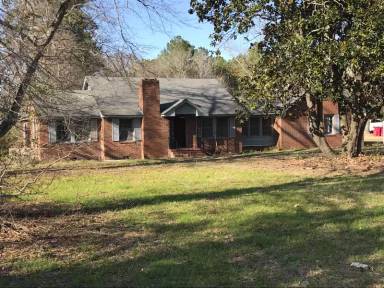 Main picture of 7615 Columbus Rd