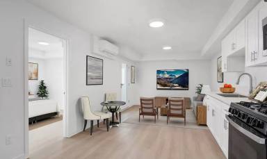 Main picture of 2424 Michigan Ave