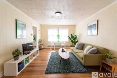 Main picture of 531 Bellevue Ave E