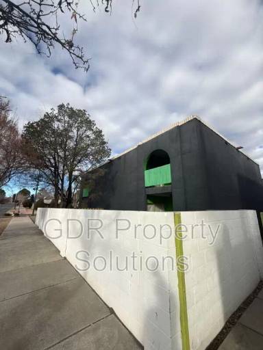 Main picture of 309 Sierra Dr SE
