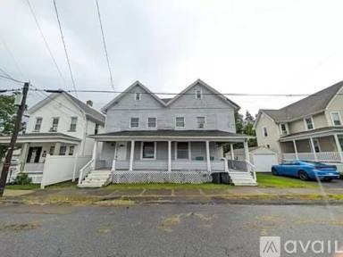 Main picture of 305 Putnam St